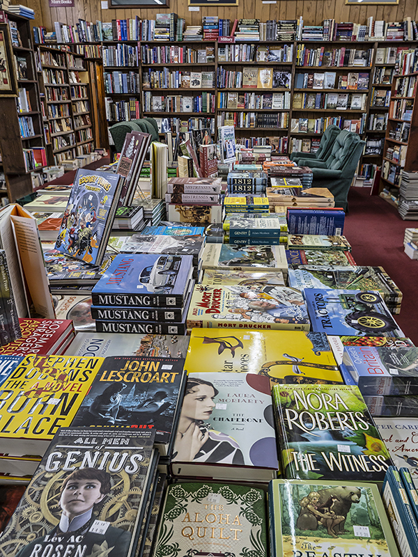 IMAGE: http://bimmermail.com/Columbus/bookstore02-sm.jpg